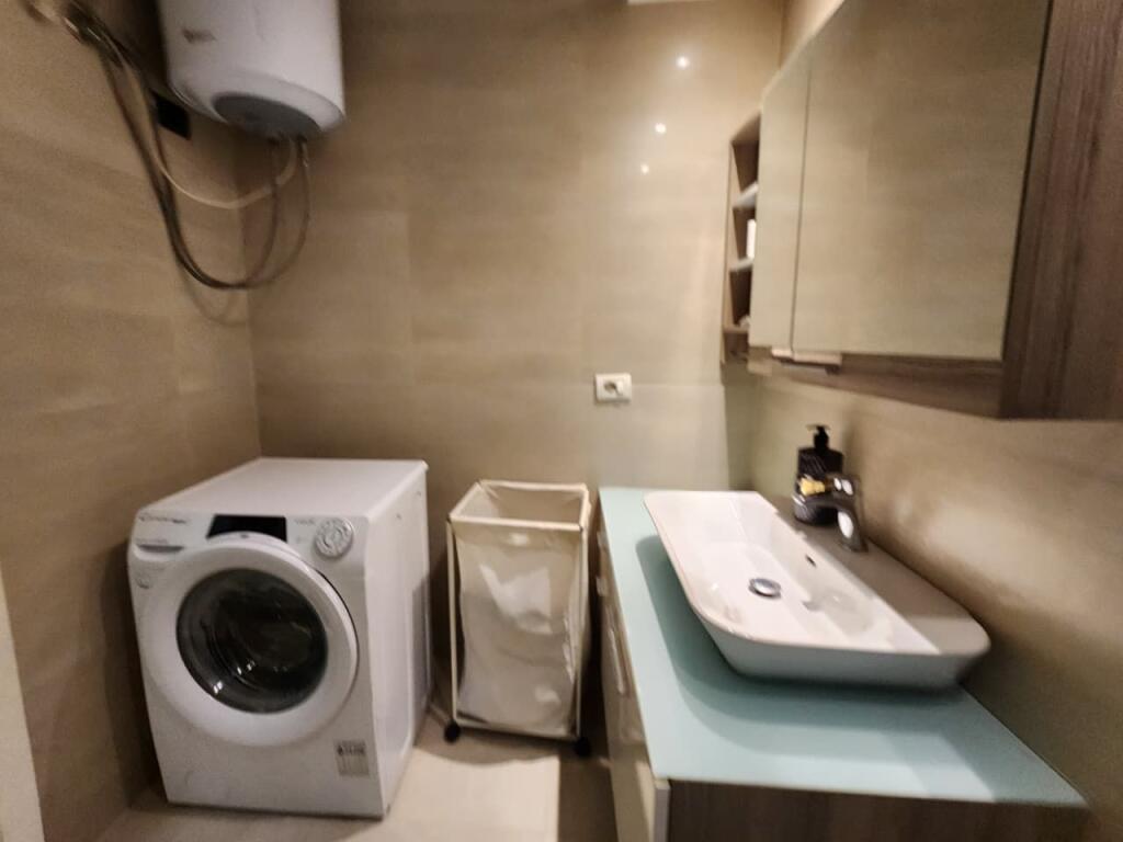 ✨SUPER APARTAMENT ME QERA  – 2+1+2wc &amp; Verandë  ( 📍 Komuna Parisit / kristal Center || 200m2 || 1000 eu🔥