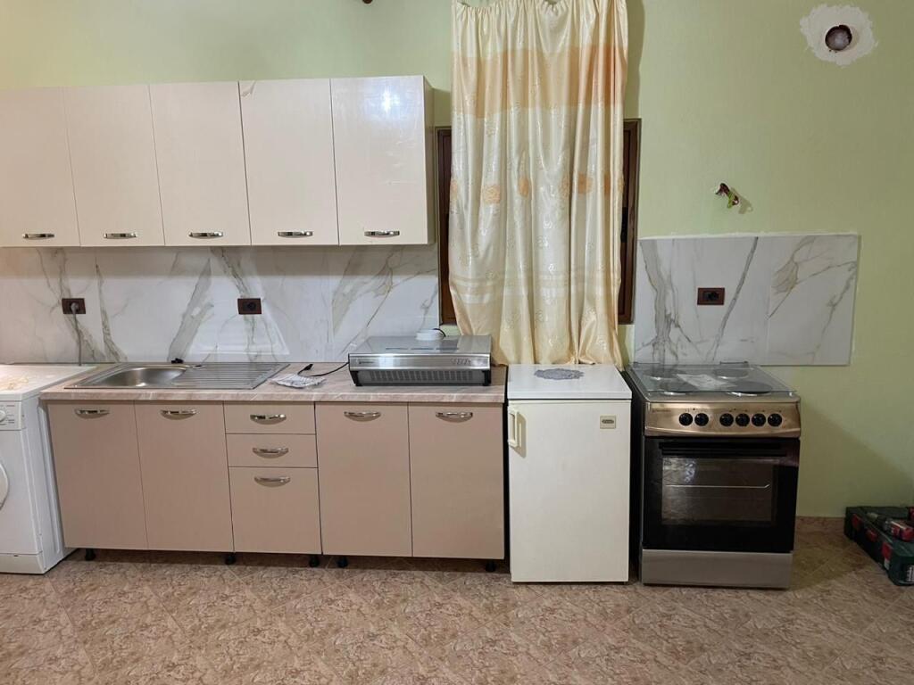 Jepet me qera Shtepia 2+1 , Prapa Casa Italias 450 Mije leke