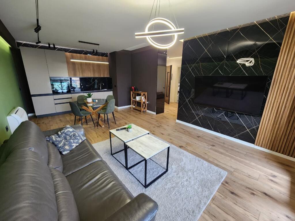 ✨ME QIRA; Super apt 2+1+2 wc+ 1 Poste parkimi (📍Parku Olimpike - Kompleksi Dinamo )  || 105 m2 || 1500 euro/muaj || ( përfshirë dhe parkimin)
