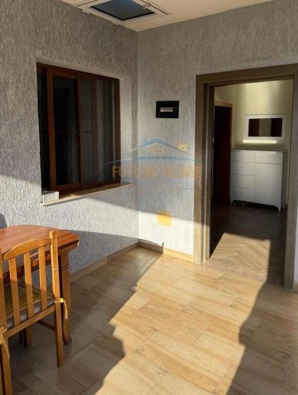 Qera, Shtëpi Private 2-Katëshe, 5 Maji, Tiranë.