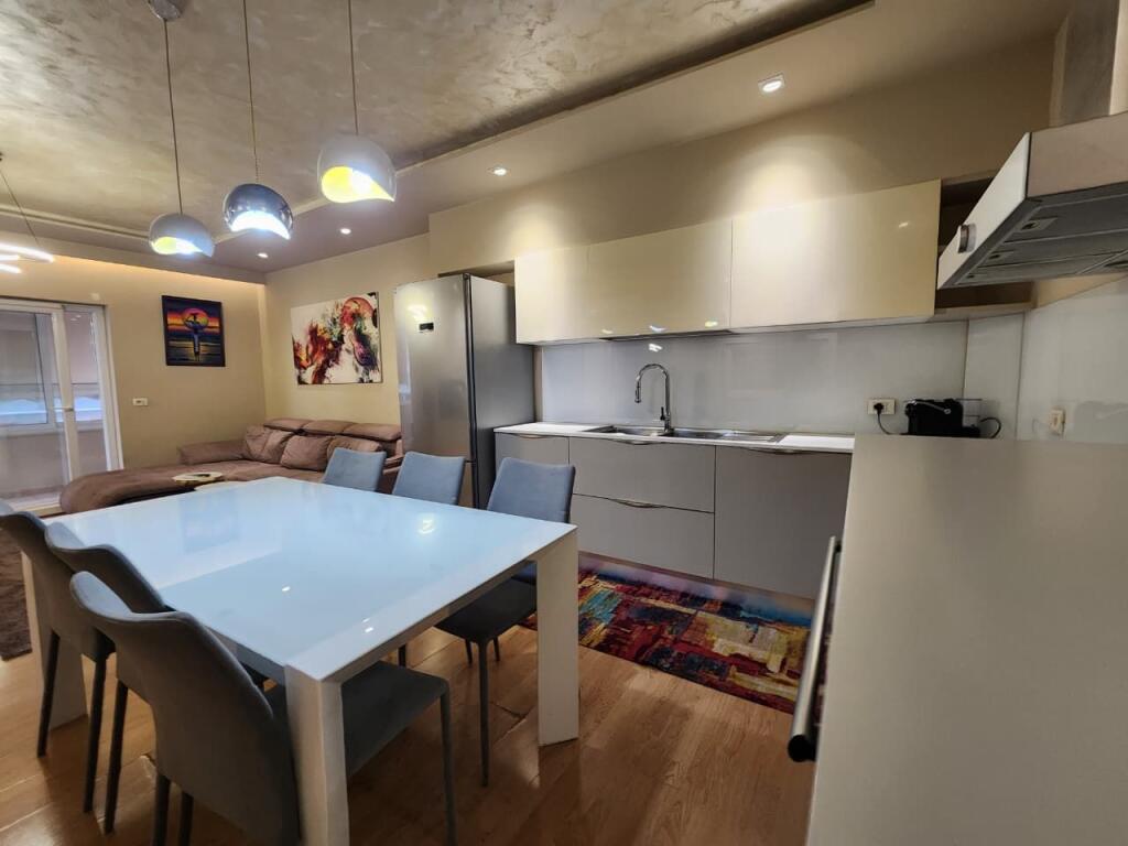 ✨SUPER APARTAMENT ME QERA  – 2+1+2wc &amp; Verandë  ( 📍 Komuna Parisit / kristal Center || 200m2 || 1000 eu🔥