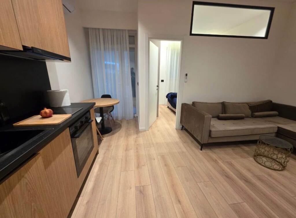 Apartament 1+1, Liqeni i Thate!
