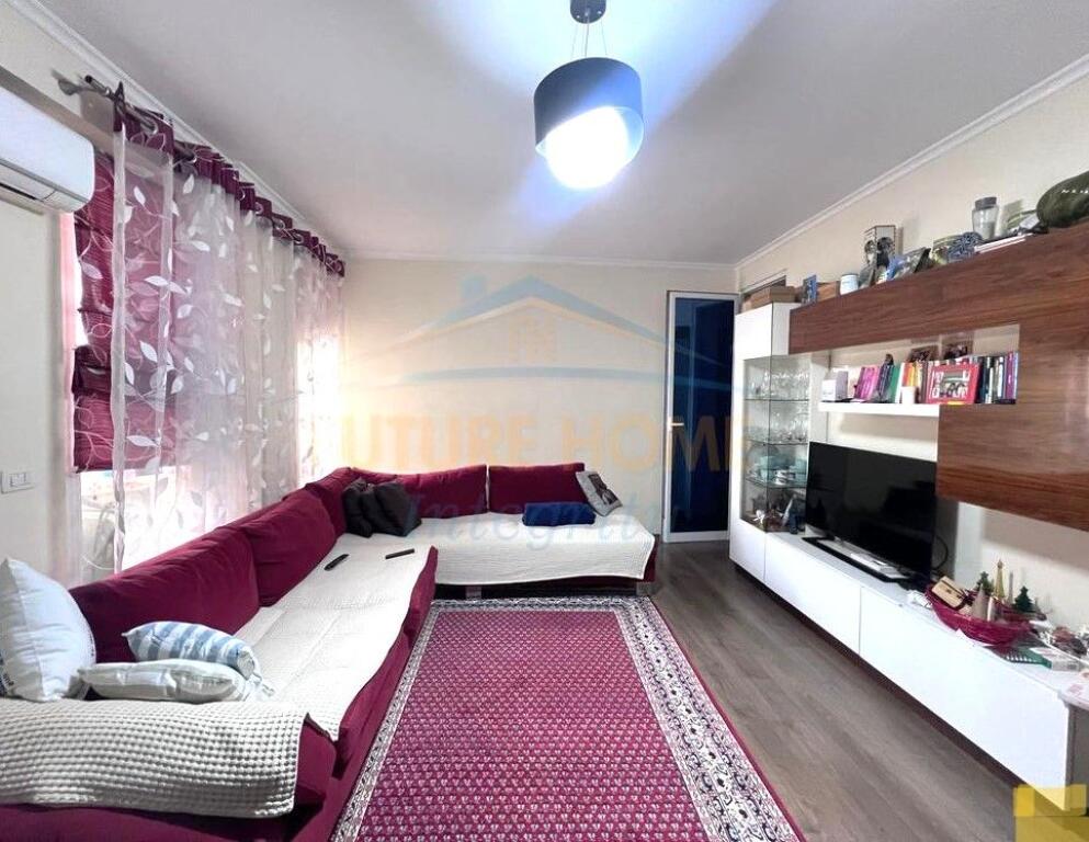 Shitet, Apartament 2+1, Zogu i Zi, Tiranë.