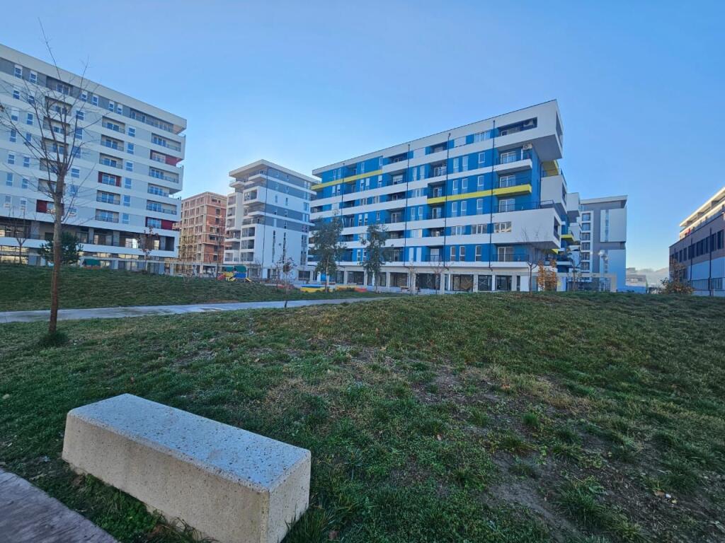 Shitet apartament 2+1 në Univers City !