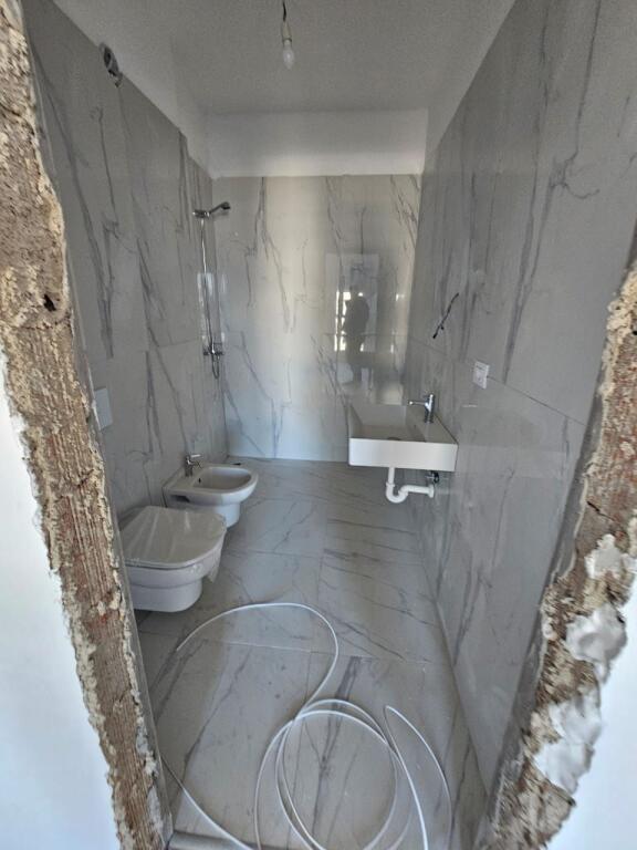 Shitet apartament 2+1 në Univers City !