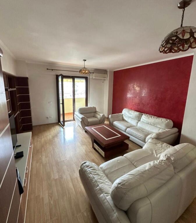 🏡 APARTAMENT ME QERA  • 3+1+2 me 2 ballkone ☎️  💰 Çmimi: 500€ neto