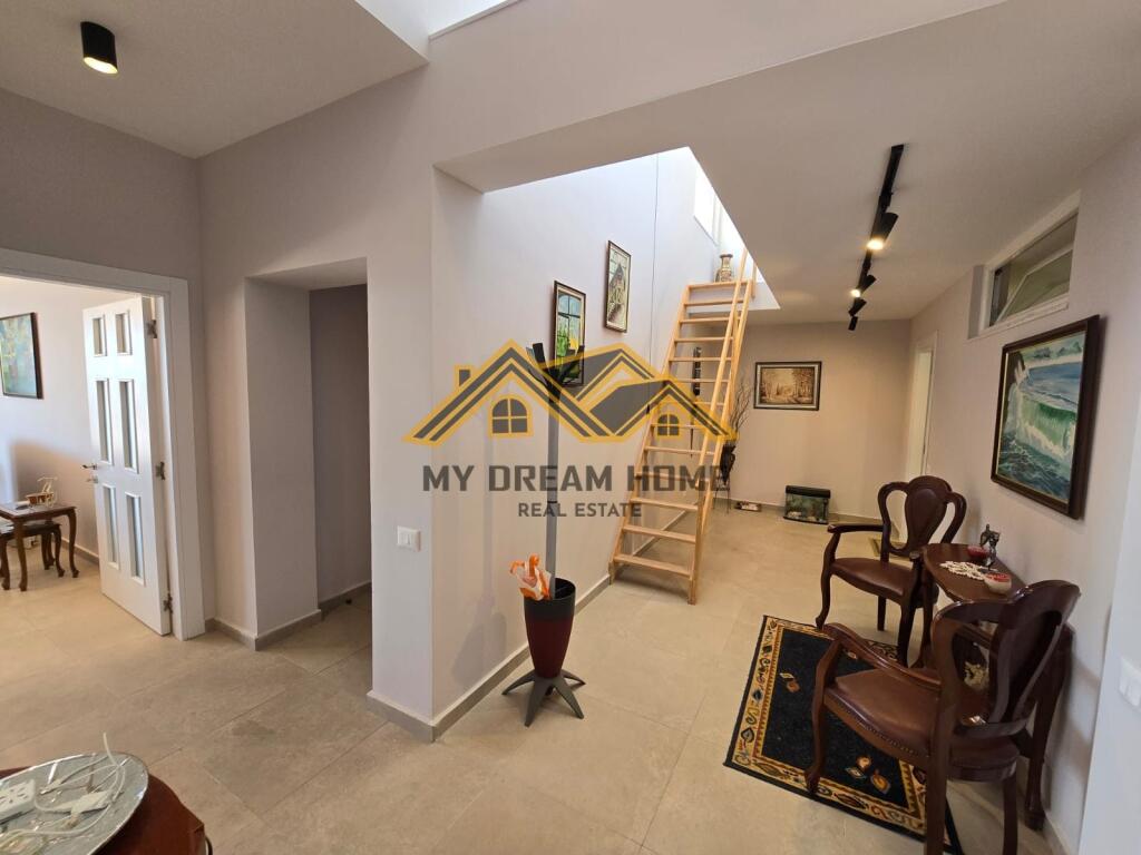 SHITET PAPAFINGO ME PISHIN 3+1+2+ VERAND PLAZH DURRES KOMPLEKS PRIVAT