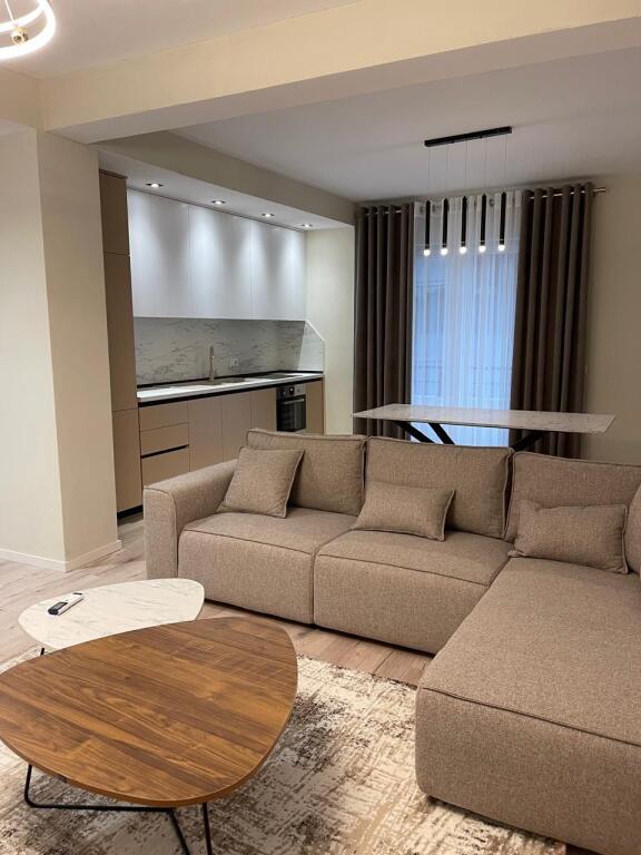 Jepet me qira apartament 2+1+2 Fresku (Fizika Berthamore)