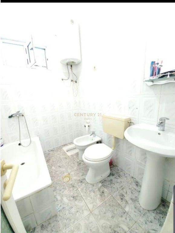 Shitet apartament 2+1 në Pogradec 60,000 €