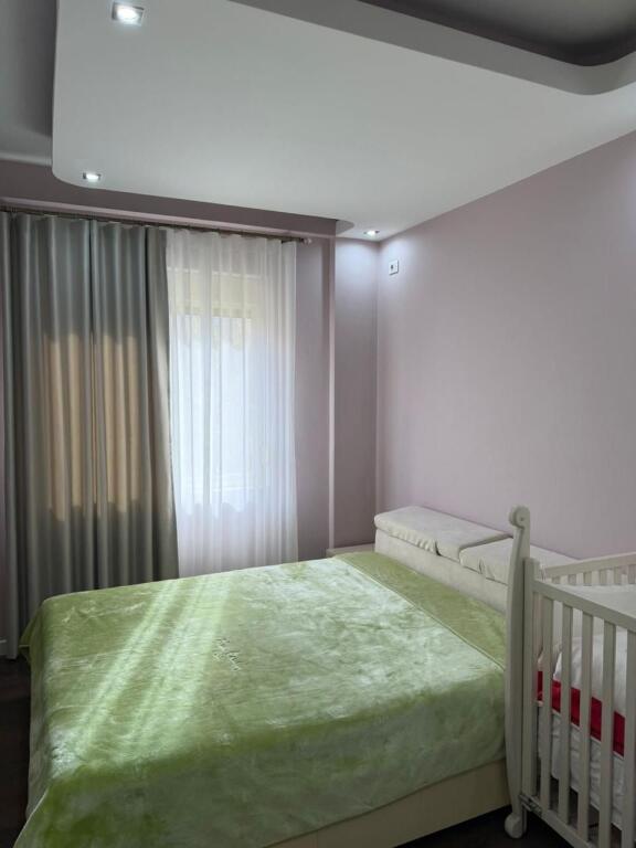 Jepet me qera 1+1 mobiluar  liqeni that  649 eu