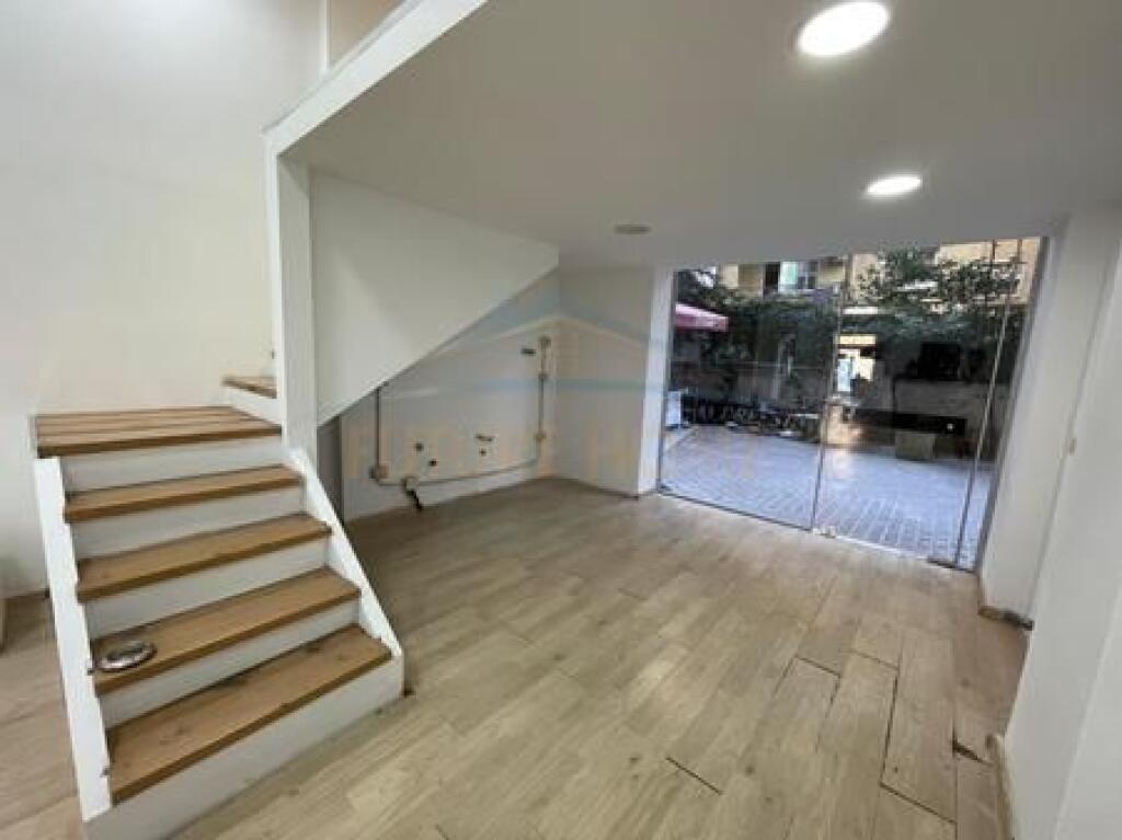 Rent, Business Premises, Kavaja Street, Tirana