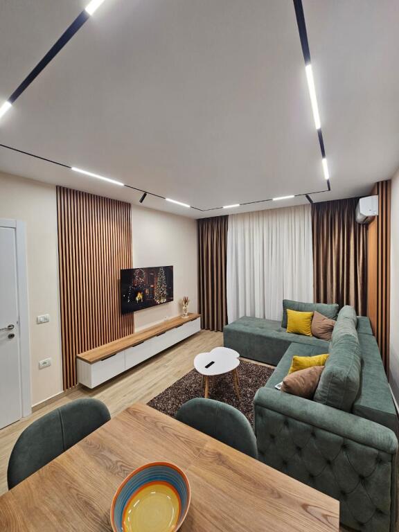 Vlore (Lungomare) , affittasi dal Proprietario, senza commissione appartamento 1+1+Balcone Piano 5, 65 m² 450 €