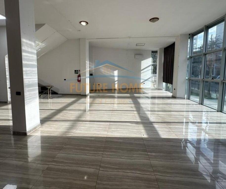 🏢 Qira | Godinë 4-Katëshe+20 POSTE PARKIMI – Rruga Gjergji Legisi