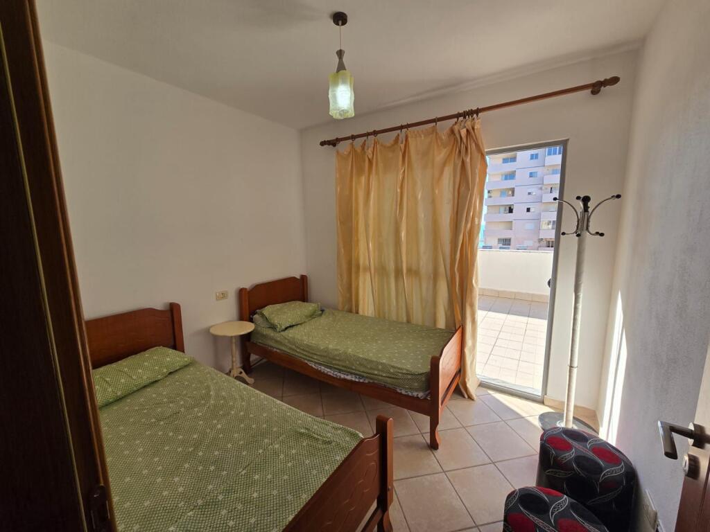 JEPET ME QERA APARTAMENT 2+1 NE PLAZH RROTA KUQE