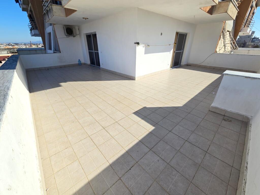 JEPET ME QERA APARTAMENT 2+1 NE PLAZH RROTA KUQE