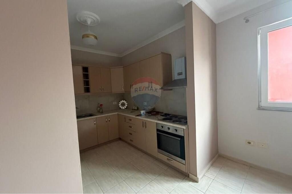 Apartament 2+1 tek Komuna e Parisit