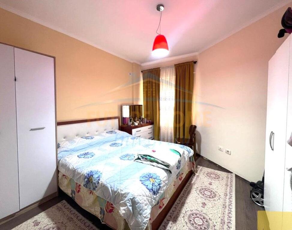 Shitet, Apartament 2+1, Zogu i Zi, Tiranë.