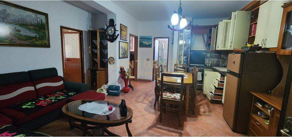 JEPET ME QERA APARTAMENT 2+1 TE SHKOLLA GREKE ! 400 €