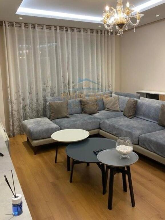 Qera, Apartament 3+1+2+Post parkimi, Kinostudio, Tiranë.