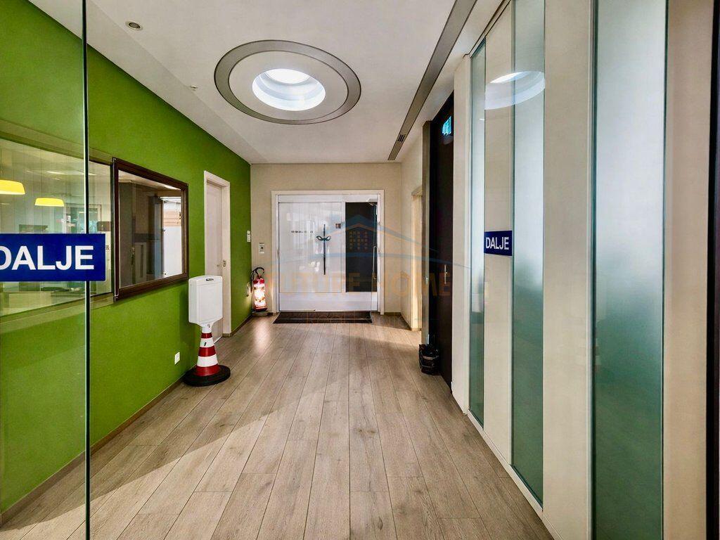 Qira, Ambient Biznesi, Stadiumi Air Albania