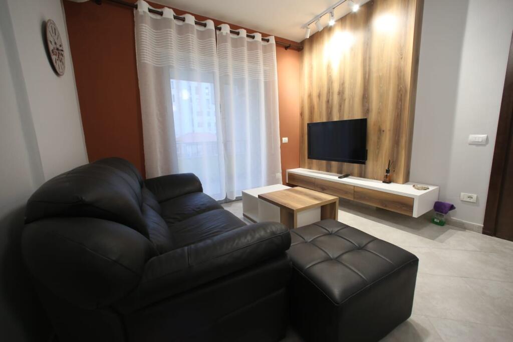 Jepet apartament me qera 1+1 qender durres