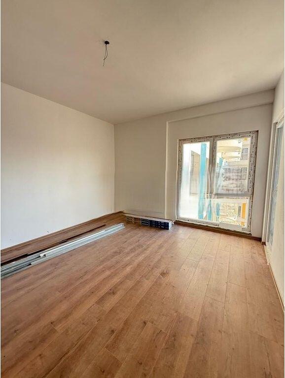 JAPIM ME QIRA APARTAMENT 1+1 ZOGU I ZI ,BANIM/ ZYRE! 600 € /Muaj