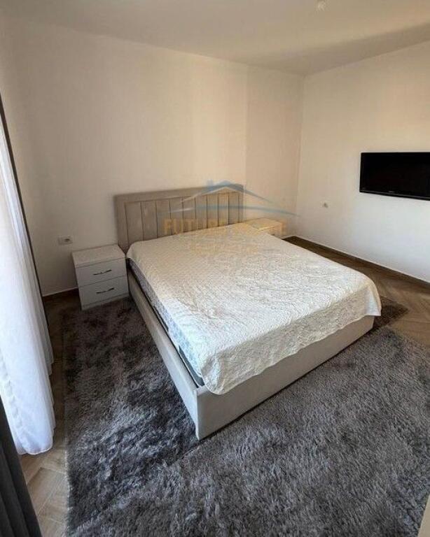 Qera, Shtëpi Private 2-Katëshe, 5 Maji, Tiranë.