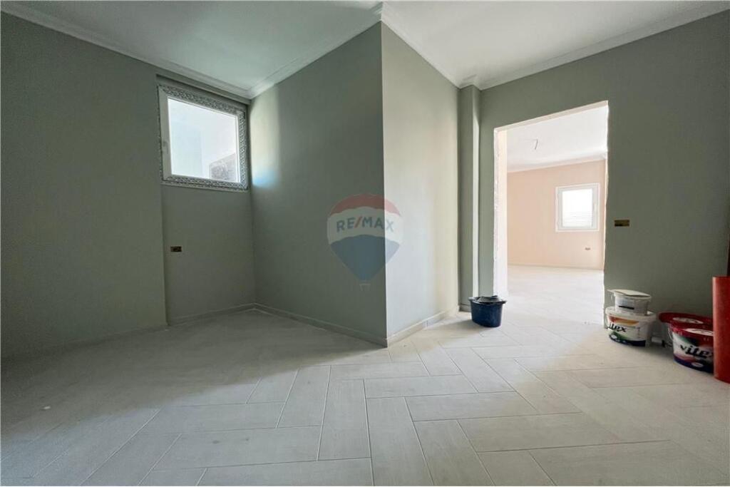 Papafingo për Shitje – Transballkanike, Vlorë