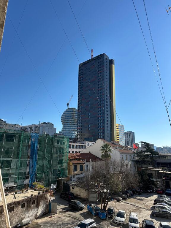 SHITET APARTAMENT 2+1 TEK CIRKU ,QENDER