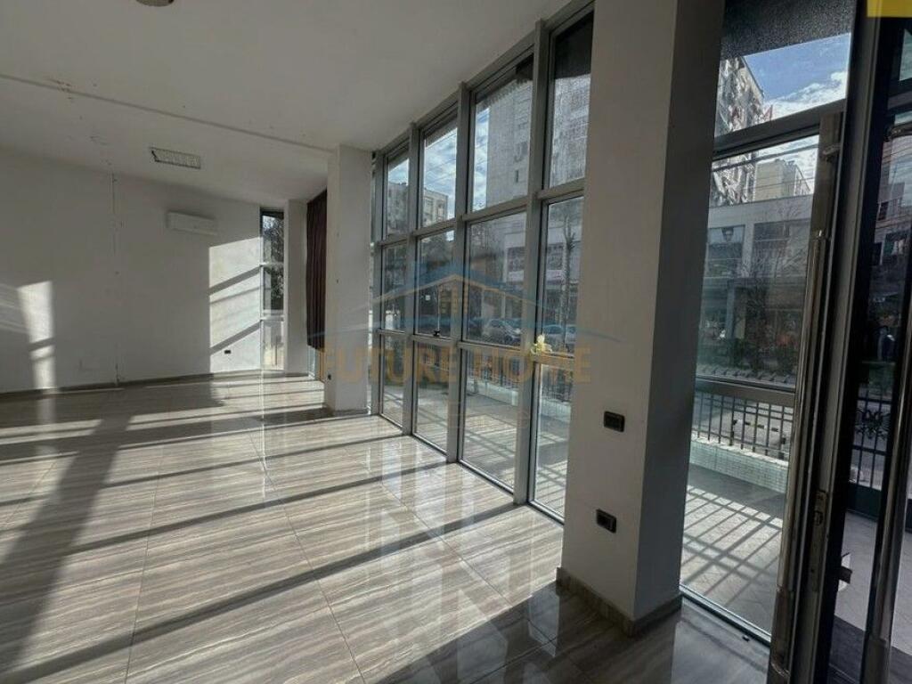 Rent, 4-Story Building, Laprakë, Tirana