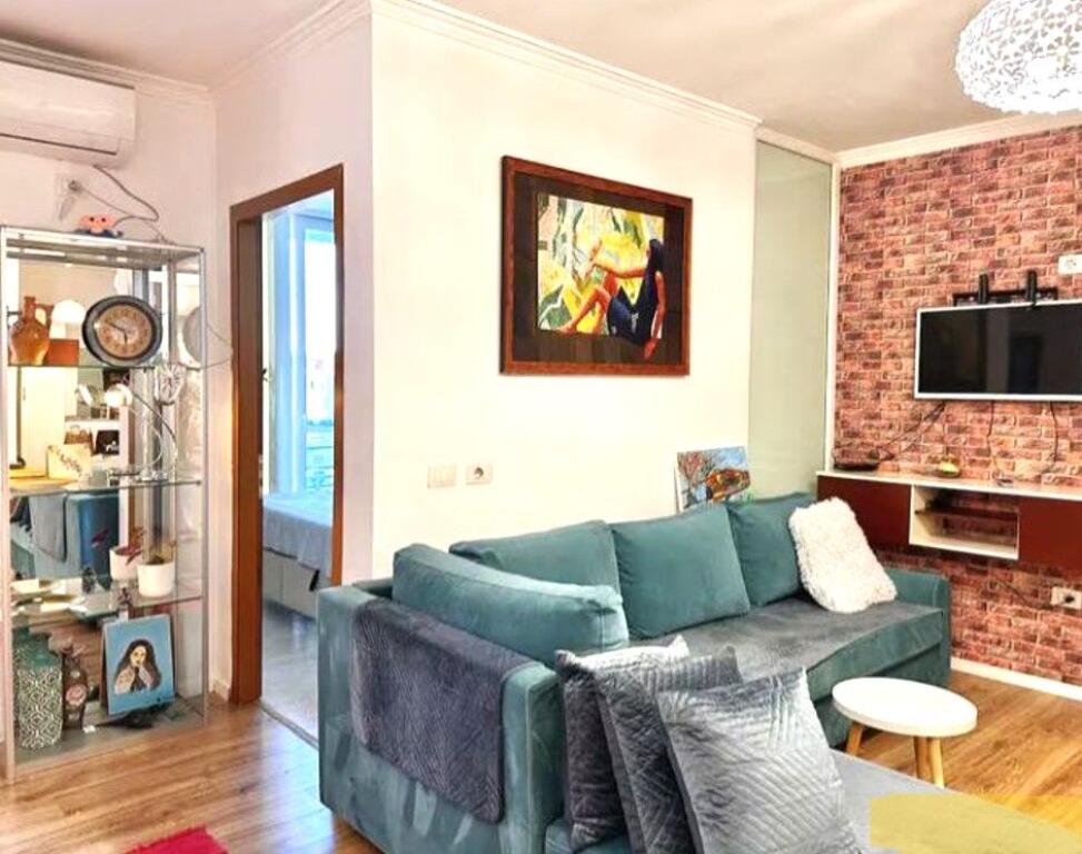 Shitet, Apartament 2+1, Zogu i Zi, Tiranë.