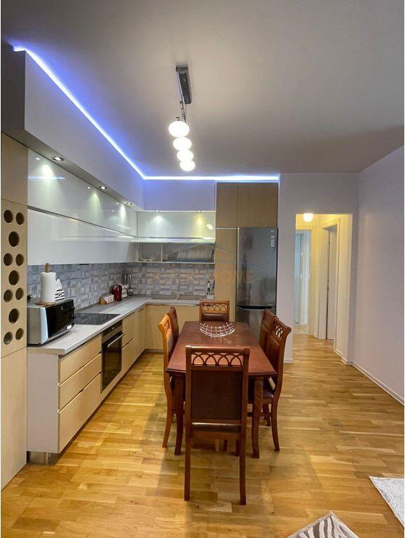 Qera, Apartament 2+1+2,Kopshti Botanik, Tiranë.
