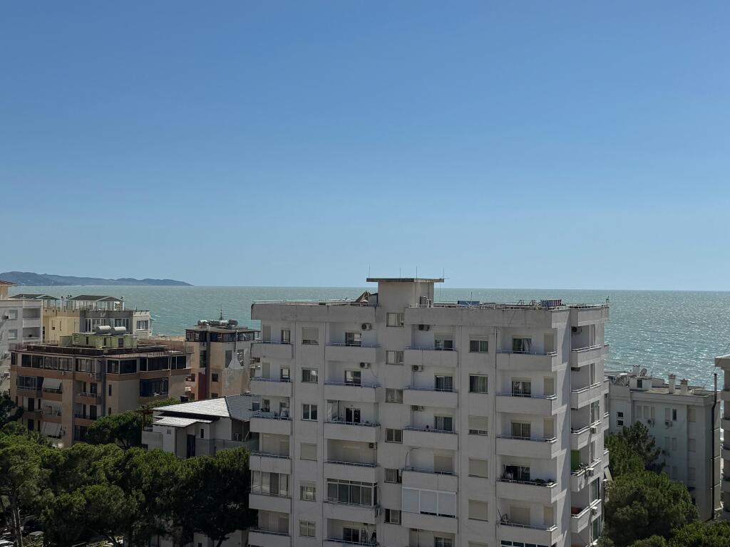 Shitet Apartament 2+1 me pamje deti shkemb kavaje