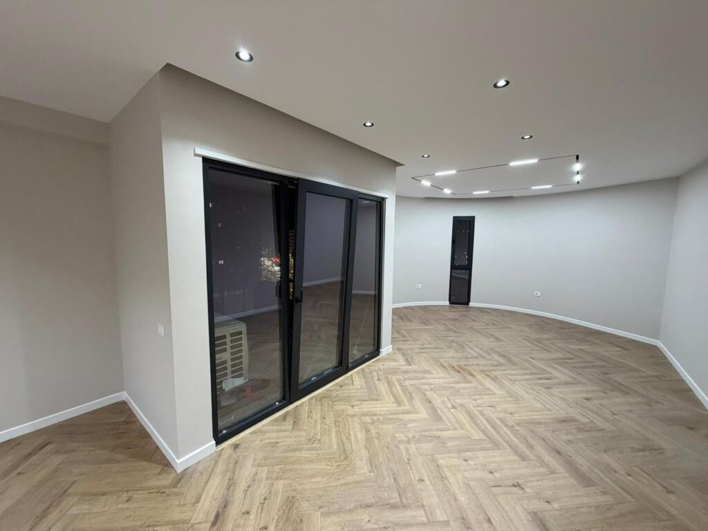 For rent 2+1+2 empty for office Astir 1000€