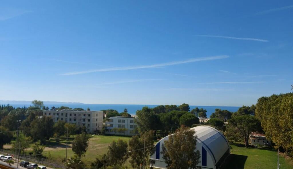 Jepet apartament me qera 1+1 me pamje deti ne lagjen 13 durres