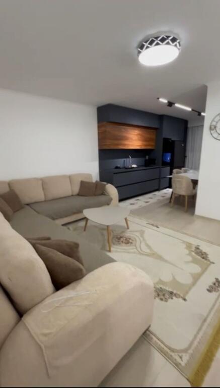 🏢Ne zonen e Brrylit,prane Eco Market jepet me qera apartament 2+1+2+post parkimi ,i sapo mobiluar.80,000Leke