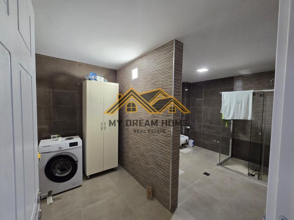 SHITET PAPAFINGO ME PISHIN 3+1+2+ VERAND PLAZH DURRES KOMPLEKS PRIVAT