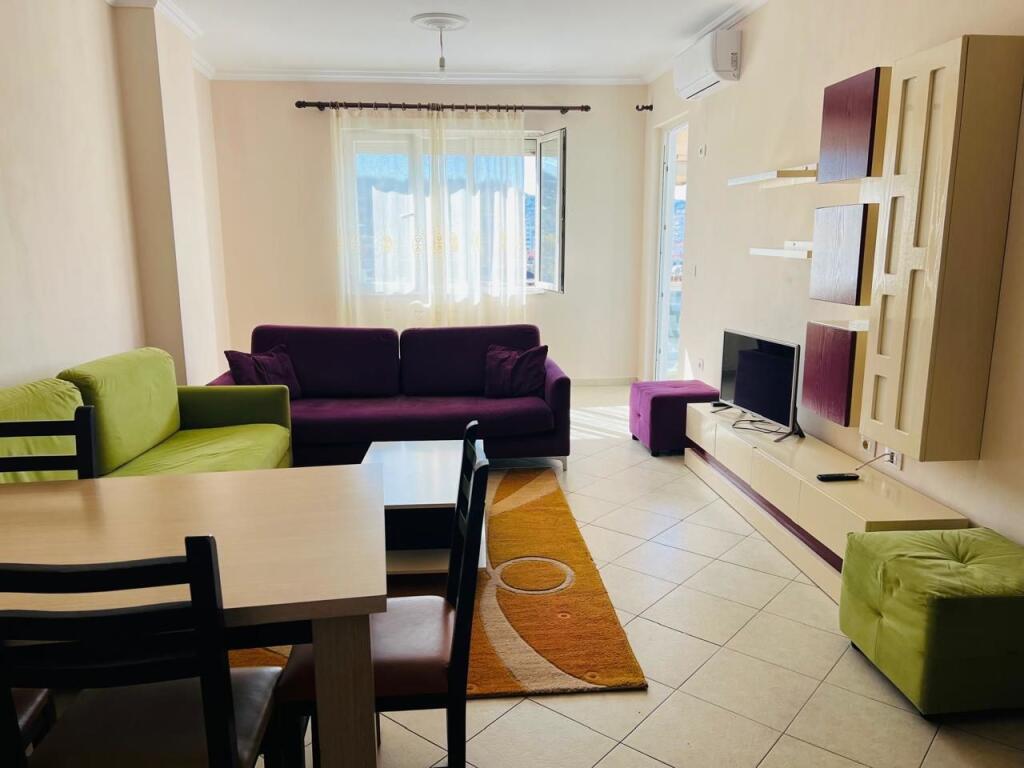 Jepet me qera Apartamenti 2+1 , Yzberisht Pallati Dilo 450 Mije leke