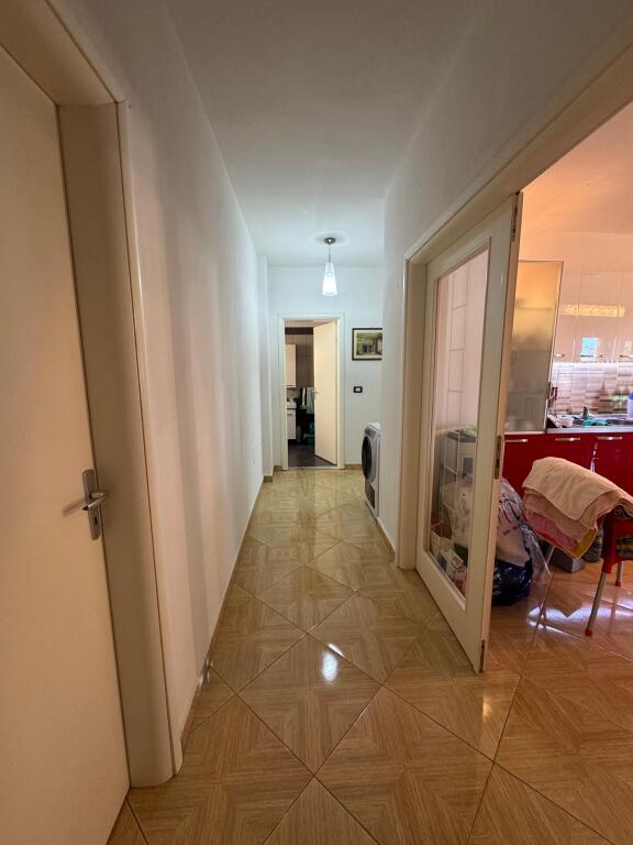 Shitet Apartament 2+1 me pamje deti shkemb kavaje