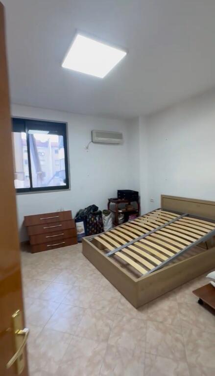 SHITET APARTAMENT 2+1 TEK CIRKU ,QENDER