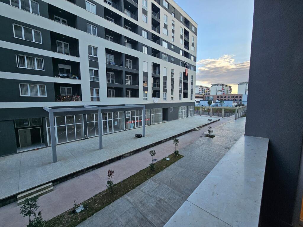 Jepet 2+1 me qera në Univers City – Kati 1, 97 m²