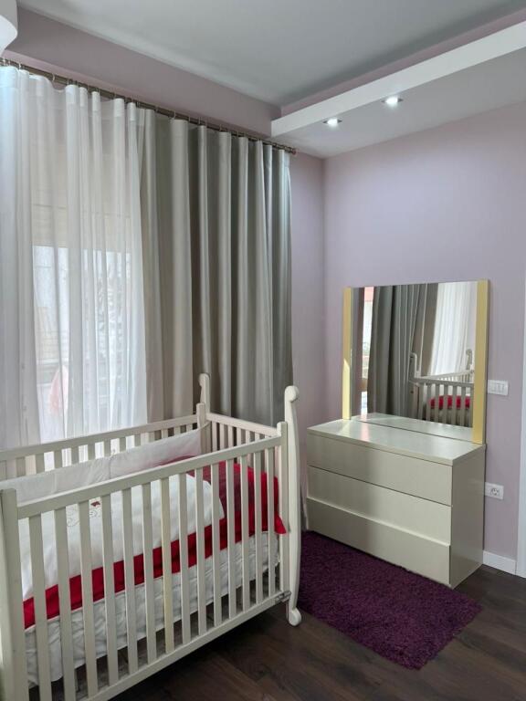 Jepet me qera 1+1 mobiluar  liqeni that  649 eu