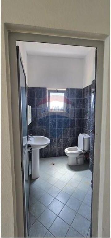  ambient multifunksional Kati i 2-të, buzë rruge kryesore, pranë Top Channel