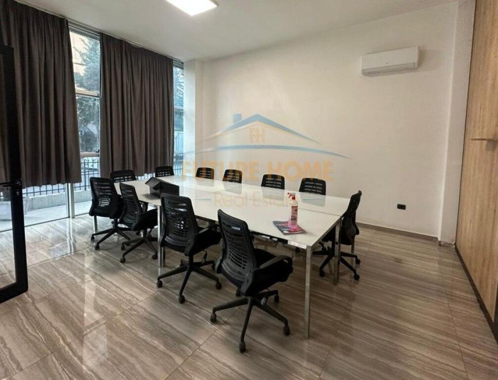 🏢 Qira | Godinë 4-Katëshe+20 POSTE PARKIMI – Rruga Gjergji Legisi