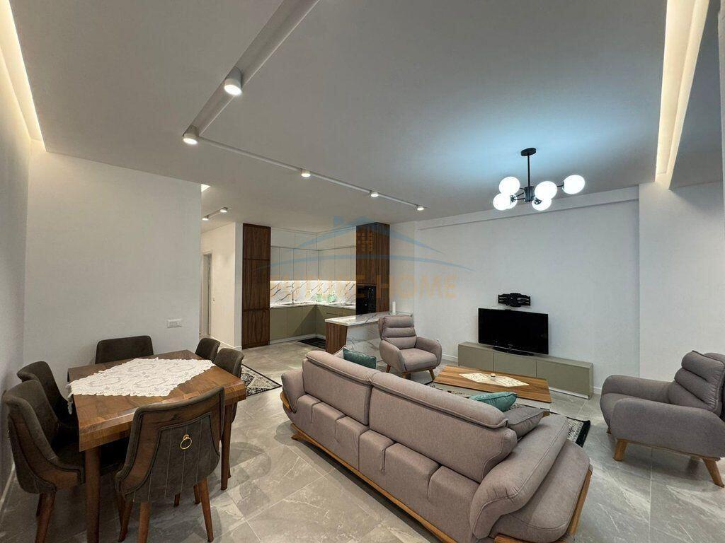 Qera, Apartament 2+1+2 , Pazari i Ri, Tirane