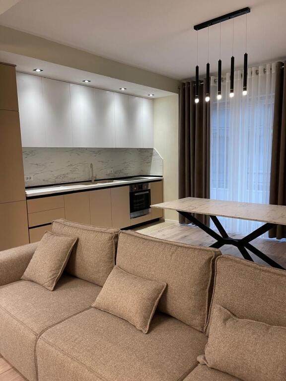 Jepet me qira apartament 2+1+2 Fresku (Fizika Berthamore)