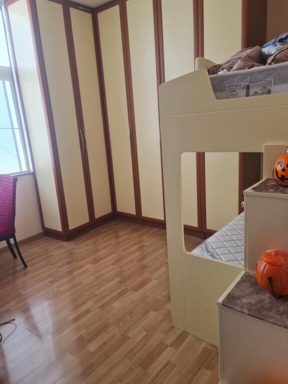 APARTAMENT 3+1 ME QIRA PRANE TREGUT CAM