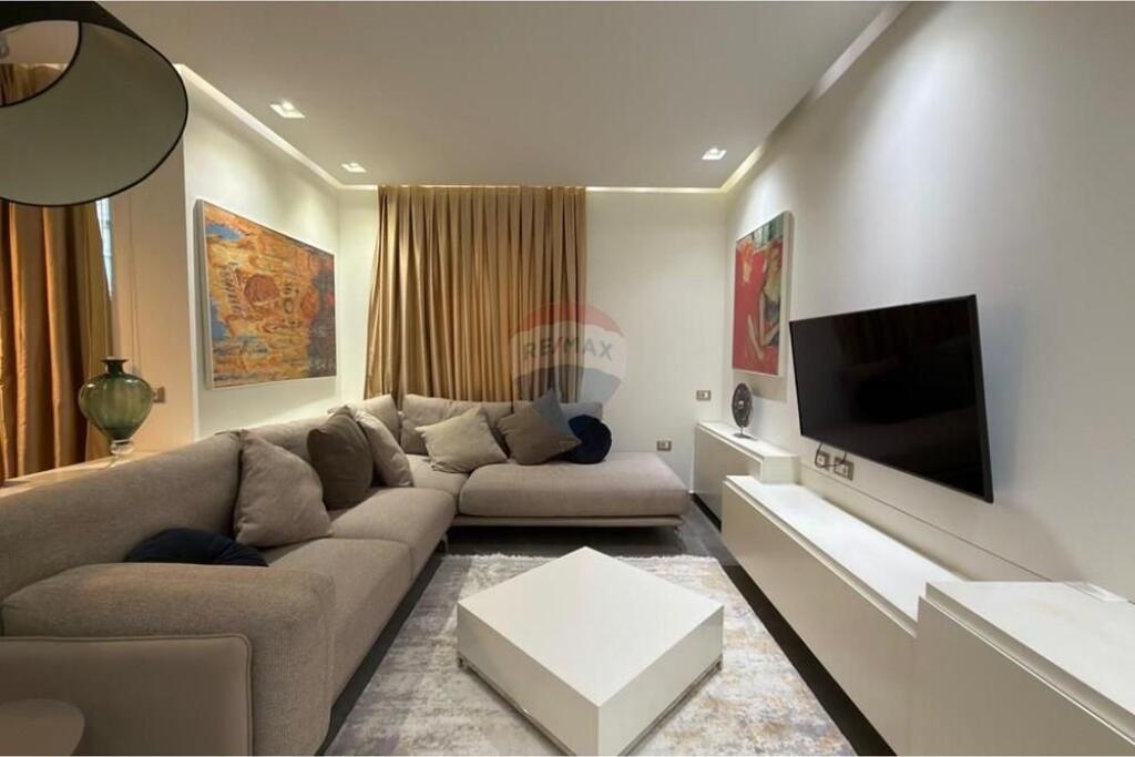 For rent 2+1+ Parking at the Artistic High School