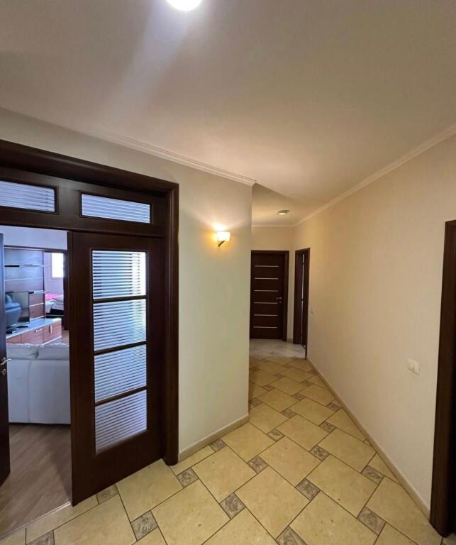 🏡 APARTAMENT ME QERA  • 3+1+2 me 2 ballkone ☎️  💰 Çmimi: 500€ neto