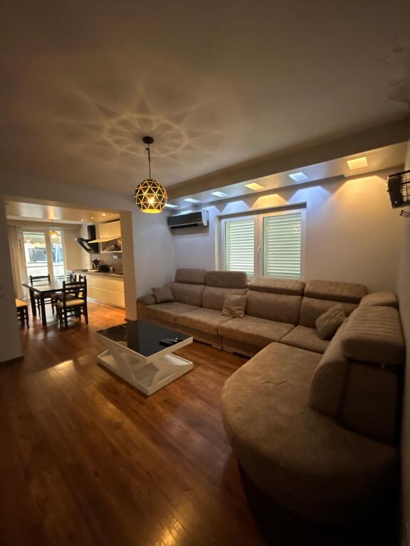 Apartment for rent 2+1+2 at Petronini 1 million lek